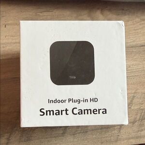 Indoor Plug-in HD Smart Camera - White Box